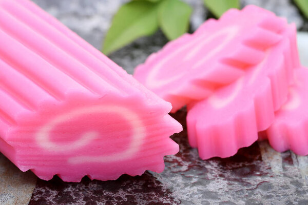 Nourriture Japonaise Naruto Kamaboko Sur Plat Gris — Photo