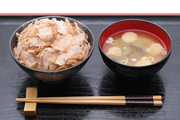 Nourriture Japonaise Katuobushi Sur Riz Cuit Sur Fond Blanc — Photo