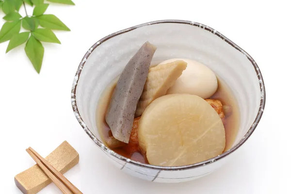 Comida Japonesa Oden Uma Tigela Fundo Branco — Fotografia de Stock