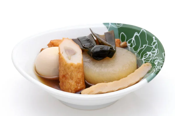 Comida Japonesa Oden Uma Tigela Fundo Branco — Fotografia de Stock