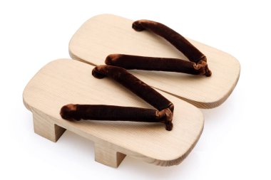 Geleneksel Japon sandaletleri Beyaz arka planda izole edilmiş  