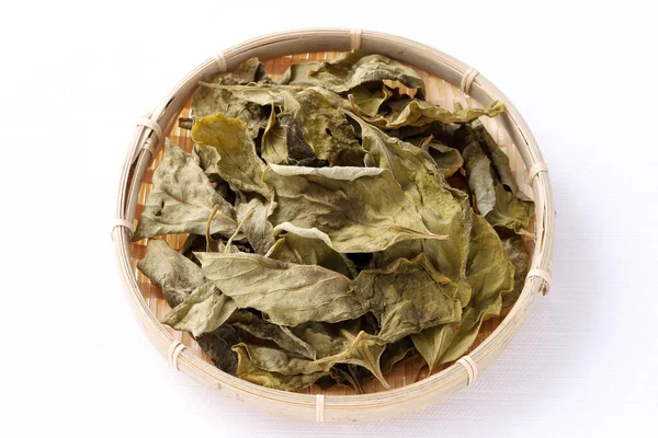 Αποξηραμένα Φύλλα Λωτού Φυτικά Φάρμακα Καλάθι Από Μπαμπού — Φωτογραφία Αρχείου