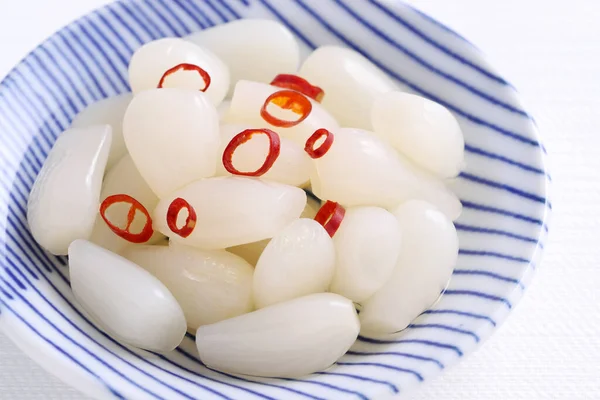 日本Rakkyo 甜酸腌制葱在一道菜中 — 图库照片