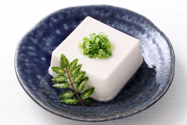 Comida Japonesa Tofu Frio Macio Japonês Uma Tigela Fundo Branco — Fotografia de Stock