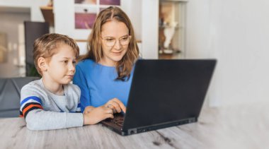 Ev ofisi - çocuklarla evden çalışmak