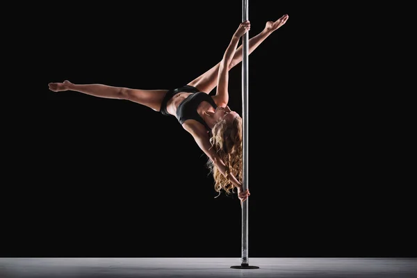 Jonge Vrouw Doen Pole Dance Paal — Stockfoto