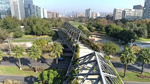 Santiago, Şili için park ve şehir manzara havadan görünümü