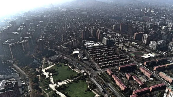 智利圣地亚哥的一个公园和城市景观鸟瞰图 — 图库照片