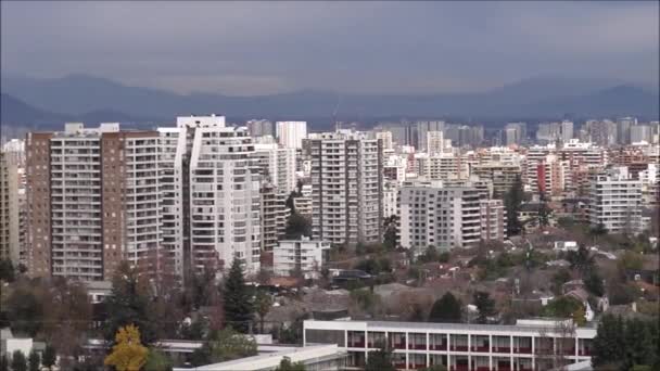 Landschaft Aus Gebirgsschnee Stadt Und Wolken Chile — Stockvideo