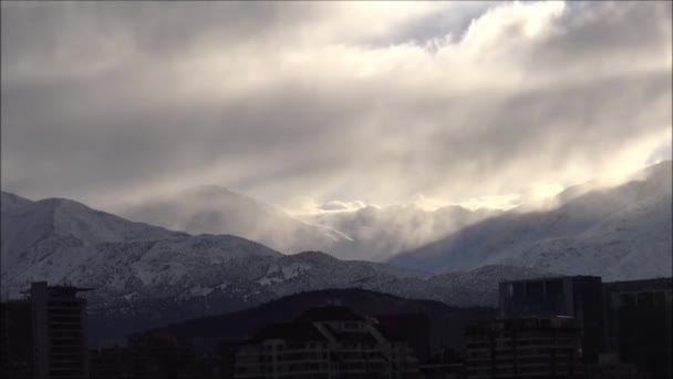 Paisagem Neve Montanha Cidade Nuvens Santiago Chile — Vídeo de Stock