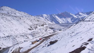 Dağ kar ve doğa manzara