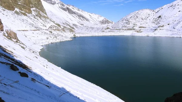 Dağ kar ve doğa manzara