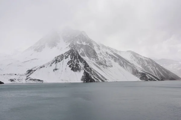 Landsdcape Bergen Sneeuw Lagune — Stockfoto