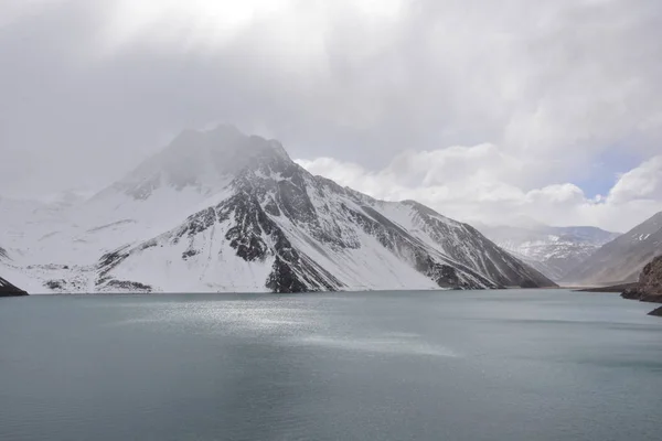 Landsdcape Montanhas Neve Lagoa — Fotografia de Stock