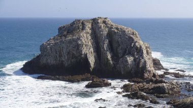 Manzara, plaj, kayalık uçurum, deniz ve doğa