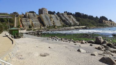 Manzara, plaj, kayalık uçurum, deniz ve doğa