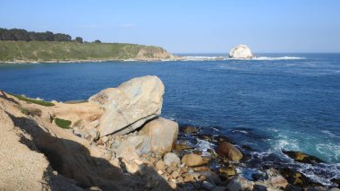 Manzara, plaj, kayalık uçurum, deniz ve doğa