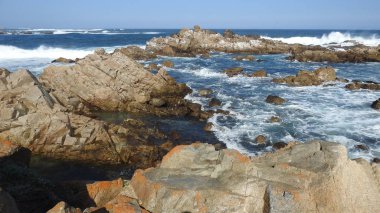 Manzara, plaj, kayalık uçurum, deniz ve doğa