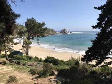 Manzara, plaj, kayalık uçurum, deniz ve doğa