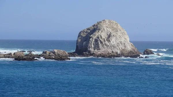 Paisagem Praia Penhasco Rochoso Litoral Natureza — Fotografia de Stock