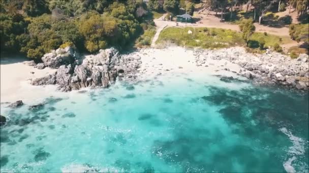 Peisaj Litoral Plajă Stâncoasă — Videoclip de stoc