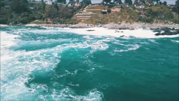 海滨和岩石海滩 — 图库视频影像