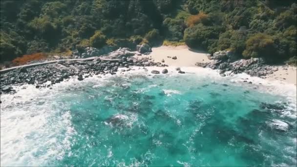 Paisagem Litoral Praia Rochosa — Vídeo de Stock