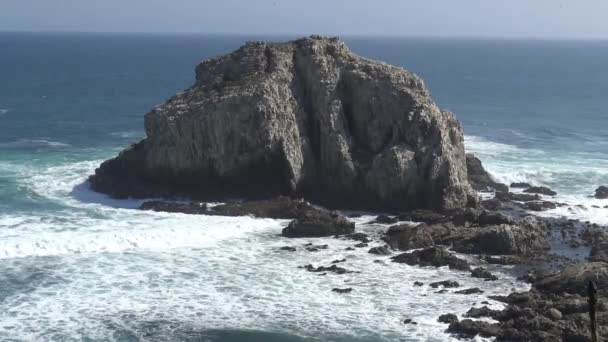 Paisagem Litoral Praia Rochosa — Vídeo de Stock