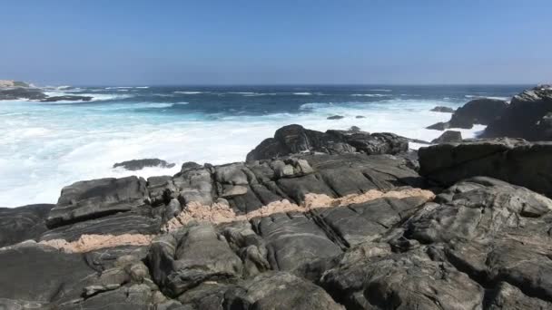 Paisagem Litoral Praia Rochosa — Vídeo de Stock