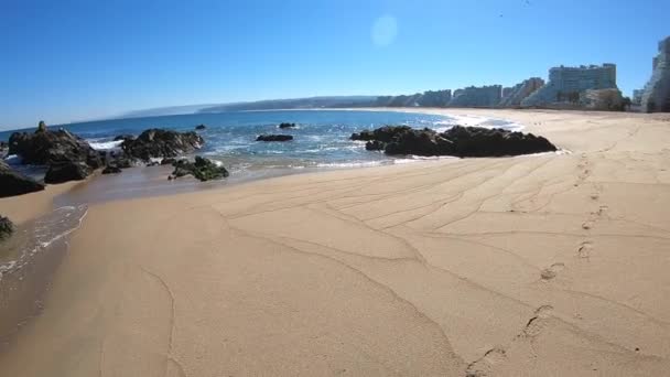 Пейзаж Море Скалистый Пляж — стоковое видео