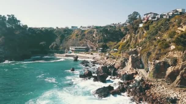 Vista Aérea Uma Praia Beira Mar — Vídeo de Stock