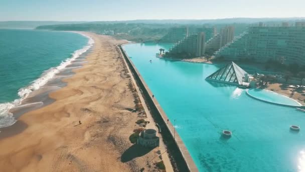 Vista Aérea Uma Praia Beira Mar — Vídeo de Stock