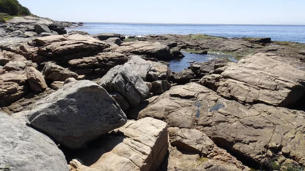 岩のビーチや海辺 — ストック写真
