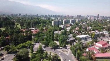 Bir park ve cityscape havadan görünümü