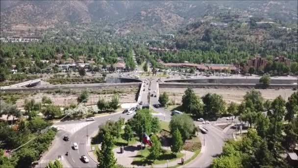 Vue aérienne d'un rond-point et d'un paysage urbain 