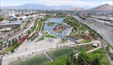 Bir park, lagün ve cityscape havadan görünümü