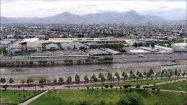 Bir park, lagün ve cityscape havadan görünümü