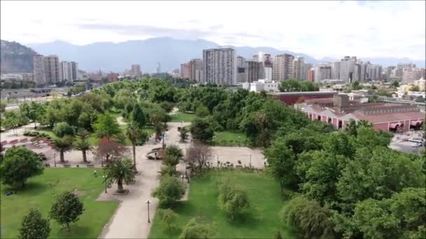 Vista Aérea Una Ciudad Cordillera — Vídeo de stock