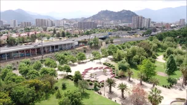 Vue Aérienne Une Ville Une Chaîne Montagnes — Video