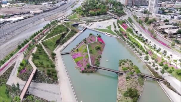 Bir Park Lagün Cityscape Havadan Görünümü — Stok video