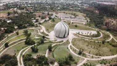 Bir şehir, kubbe ve manzara havadan görünümü