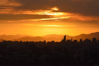 Gün batımı bulutlar ve peyzaj