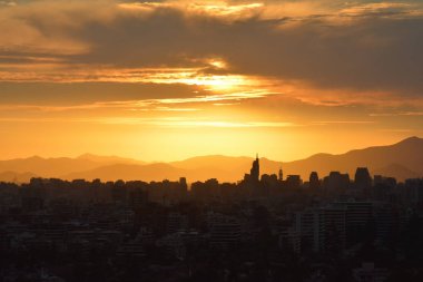 Gün batımı bulutlar ve peyzaj