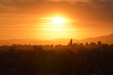 Gün batımı bulutlar ve peyzaj