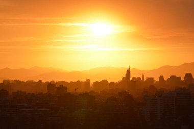 Gün batımı bulutlar ve peyzaj