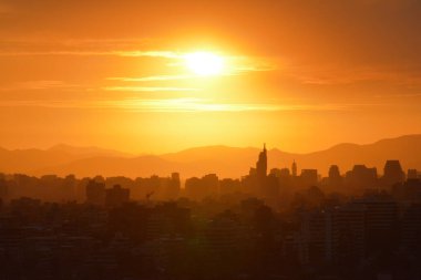 Gün batımı bulutlar ve peyzaj