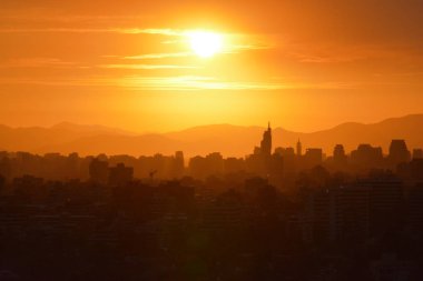Gün batımı bulutlar ve peyzaj