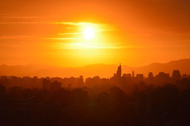Gün batımı bulutlar ve peyzaj