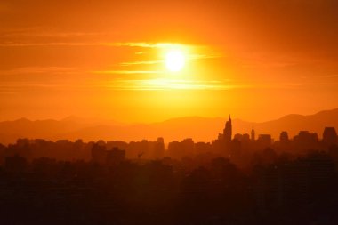 Gün batımı bulutlar ve peyzaj