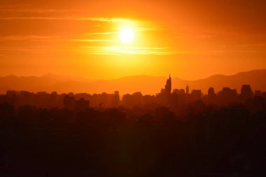 Gün batımı bulutlar ve peyzaj